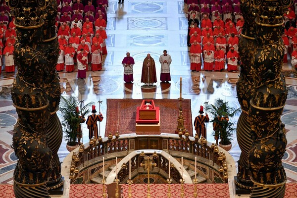 Este viernes se cierra el féretro del papa Francisco - Unicanal