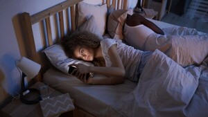 Un estudio vincula videos cortos con trastornos del sueño y depresión en jóvenes