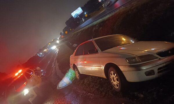 Policía recupera vehículo denunciado como robado tras accidente
