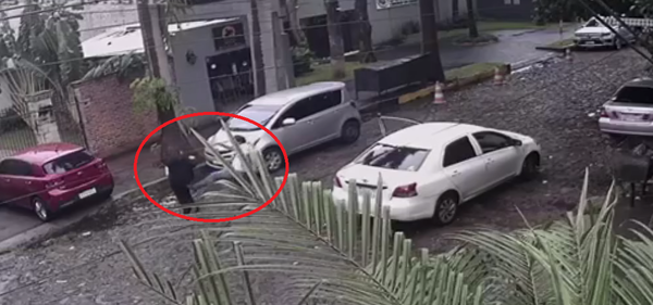 Tras pago con tarjeta, conductor no quiso "terminar el viaje" y agredió a pasajera - trece
