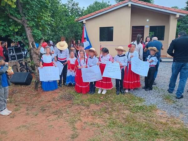 El habitual uso de niños para “agradecimiento” al presidente Peña - Política - ABC Color