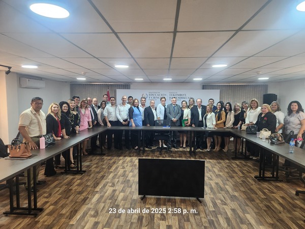 Supervisores educativos de todo el país se reúnen con el Ministro de Educación