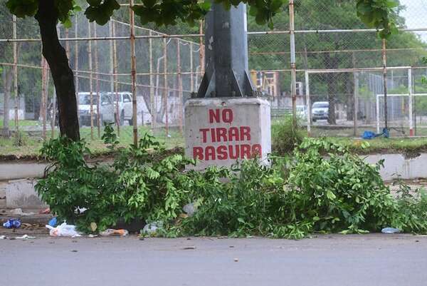Asunción: 21 Proyectada es la viva imagen del abandono de Nenecho - Nacionales - ABC Color