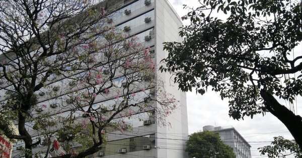 La Nación / IPS genera USD 49 millones mensuales, pero gasta 51 millones, según gerente