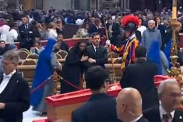Latorre estuvo en la ceremonia fúnebre de Francisco y he’i que “fue una mezcla de sentimientos”