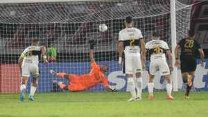 El paraguayo Lucas Verza en el once ideal de la Libertadores - .::Agencia IP::.