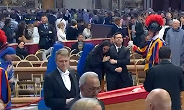 “Una mezcla de sentimientos”: Latorre representó a Paraguay en el funeral del Papa Francisco - OviedoPress