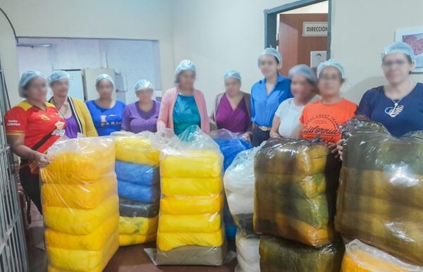 MPL de CDE confeccionaron y donaron almohadas a Hogar de Ancianos