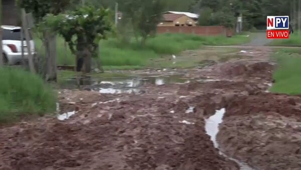 Vecinos de Calle’i en San Lorenzo afectados por inundaciones denuncian abandono municipal