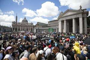 Más de 250 mil personas despiden al Papa en Roma - Mundo - ABC Color