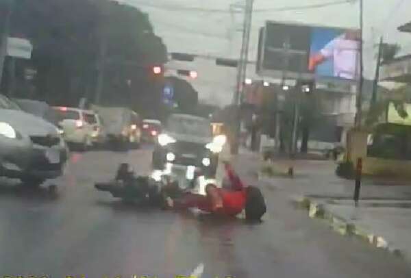 Video: denuncian infracción de motociclistas que causan accidentes en avenida España - Nacionales - ABC Color