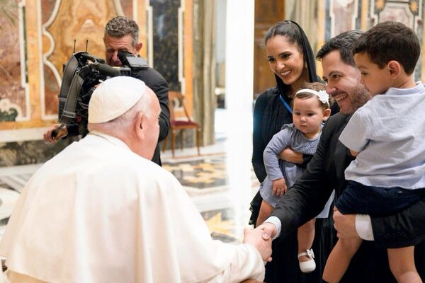 Presidente de diputados participó del velorio del papa Francisco - trece