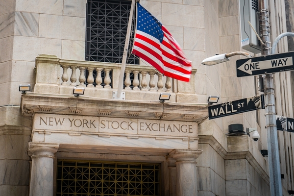 Wall Street cierra una semana sólida con impulso de tecnológicas y señales mixtas sobre comercio - MarketData