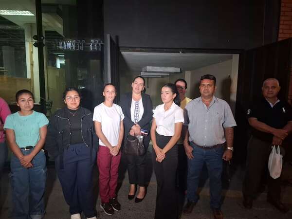 Estudiantes de Lima se reunieron con el MEC: piden mesa de trabajo y renuncia del viceministro - Nacionales - ABC Color