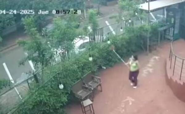 ¡A escobazos! Empleada ahuyentó a un fulano que no entró con buenas intenciones, ndajeko