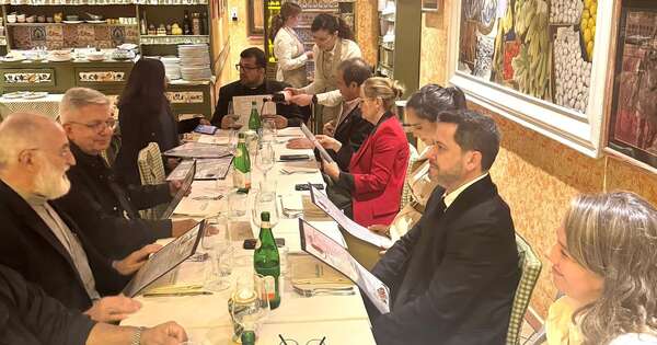La Nación / Latorre compartió en Roma un encuentro con los cardenales Adalberto Martínez y Cristóbal López