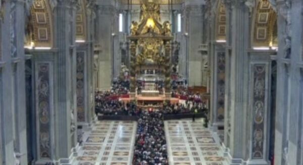 Despiden al Papa Francisco en el Vaticano - SNT