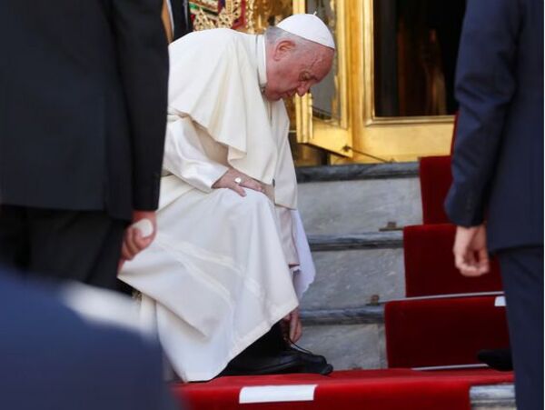 El papa Francisco será sepultado con sus zapatos usados