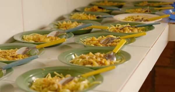 La Nación / Las inundaciones no impiden la entrega de alimentos escolares