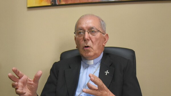 Arzobispo emérito lamentó que Peña no haya viajado al funeral del Papa