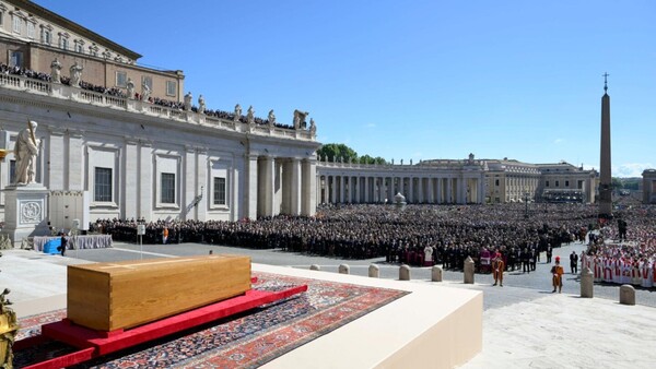Casi 200.000 personas en la plaza de San Pedro y aledaños en el funeral del papa Francisco