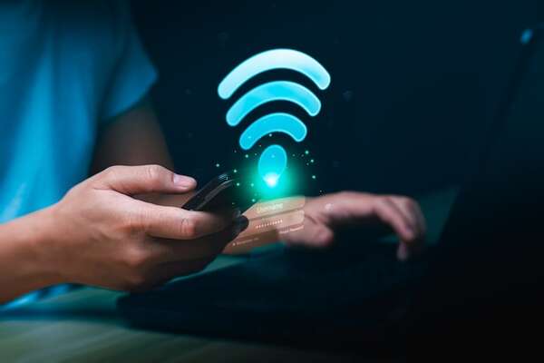 Los riesgos de las redes WiFi públicas y cómo navegar de forma segura - Tecnología - ABC Color