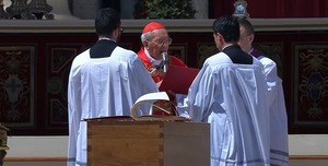 Despedida al papa Francisco: "Recorrió el camino del servicio hasta el último día de su vida” - trece