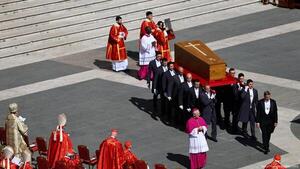 Último adiós al Papa Francisco: 200.000 personas despiden al pontífice de la humildad en Roma