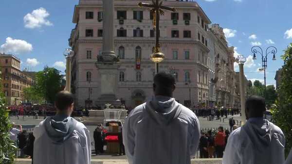 El féretro del papa Francisco llega a Santa María la Mayor para su entierro
