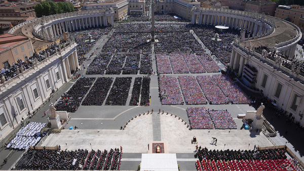 Luego de un multitudinario funeral, el papa Francisco ya descansa en la basílica de Santa María la Mayor