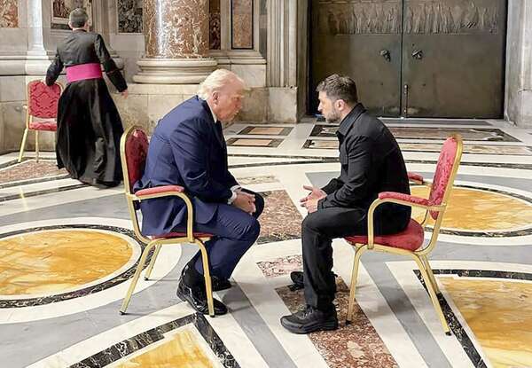 El funeral de Francisco deriva en un nuevo “cara a cara” entre Trump y Zelenski - Mundo - ABC Color
