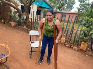 Joven madre de Encarnación necesita prótesis de caderas y apela a la solidaridad ciudadana