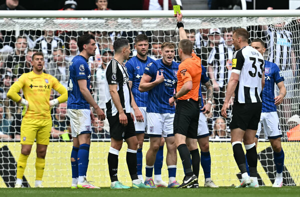 Versus / El Ipswich de Julio Enciso pierde ante Newcastle y desciende de la Premier League