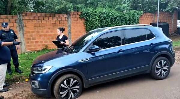 Asaltantes atacan a tiros a una contadora y luego abandonan vehículo blindado - ABC en el Este - ABC Color