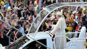 Monse, la pequeña que fue bendecida por el papa Francisco en Paraguay