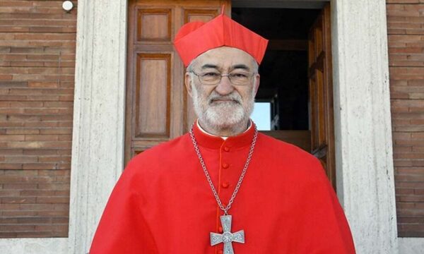 Cardenal López bromea con la posibilidad de ser elegido: “Puedo ser papa frita”