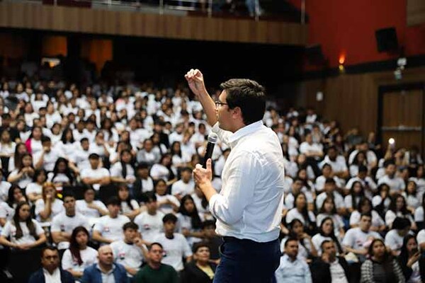 Gobernación de Alto Paraná entrega 1.000 certificados del Programa BECAP 2025 | DIARIO PRIMERA PLANA