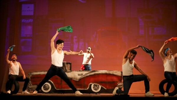 El musical Grease se presenta en la Manzana de la Rivera