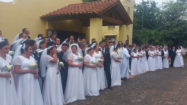 Tacuatí celebra una boda comunitaria con 58 parejas