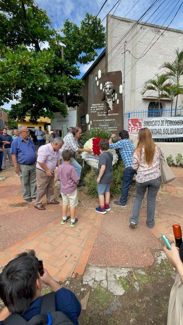 En su día, periodistas exigen protección ante amenazas y hostigamiento - Nacionales - ABC Color