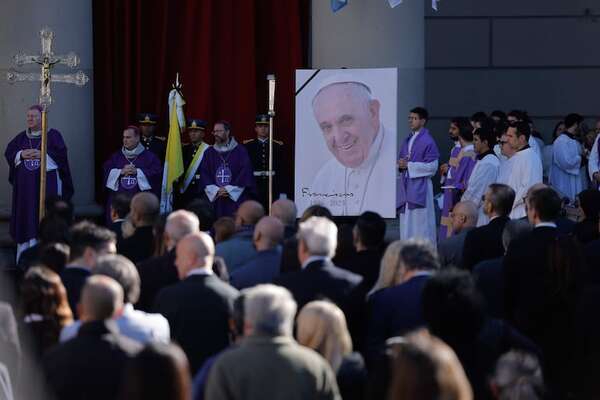 El papa Francisco recibe un último adiós en su tierra - Mundo - ABC Color