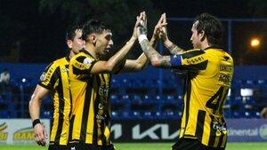 Guaraní sigue de racha y le mete presión al Guma