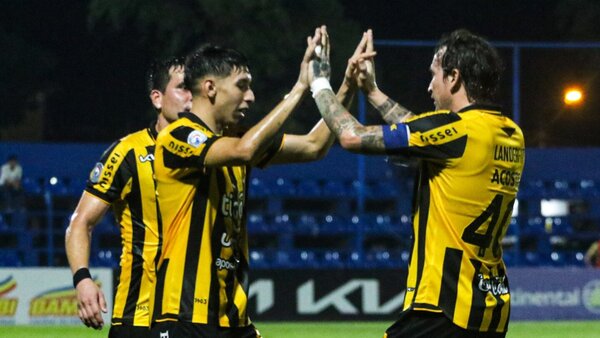 Guaraní sigue de racha y le mete presión al Guma
