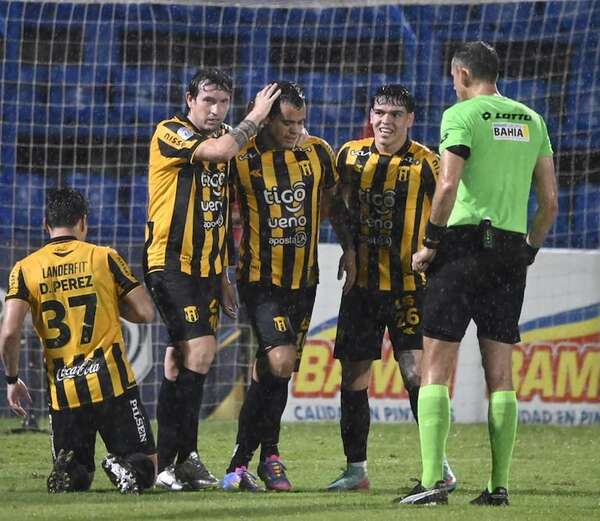 Guaraní gana y se coloca a cinco puntos del líder - Fútbol - ABC Color