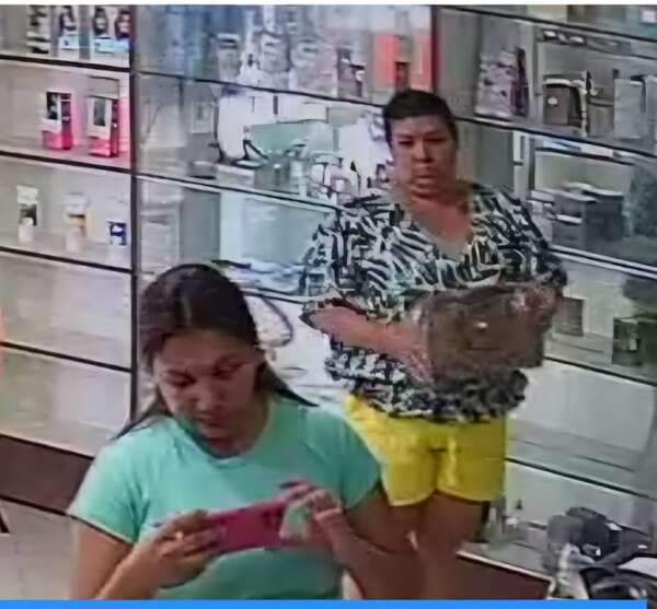 Vídeo: tres mujeres hurtan perfumes de farmacia en Carapeguá - Nacionales - ABC Color