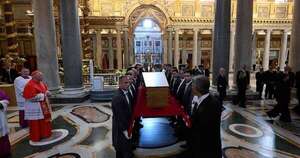 La Nación / El papa Francisco ya descansa en su última morada en Roma