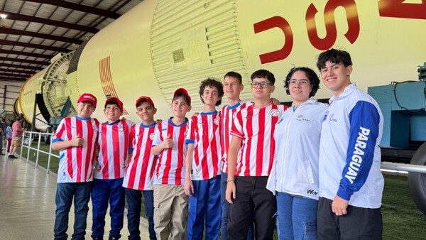 Jóvenes paraguayos ganan premio revelación en Mundial de Robótica