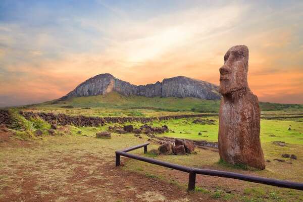 Viaje al cráter del volcán Rano Raraku: la ruta menos conocida de Isla de Pascua - Viajes - ABC Color