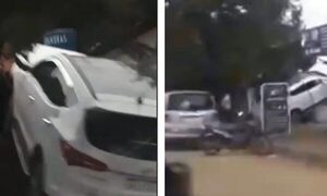 (Video) ¿Cómo llegó ahí? En Villarrica, un vehículo fue parar por el techo de una casa