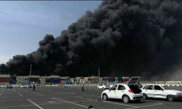 (Video) Explosión en el puerto iraní de Bandar Abbas deja al menos 28 muertos y más de 700 heridos